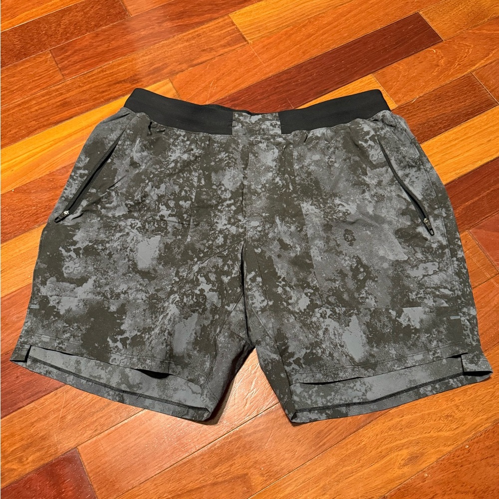 Lululemon license to train Grey Camo Shorts 7 inch size XL